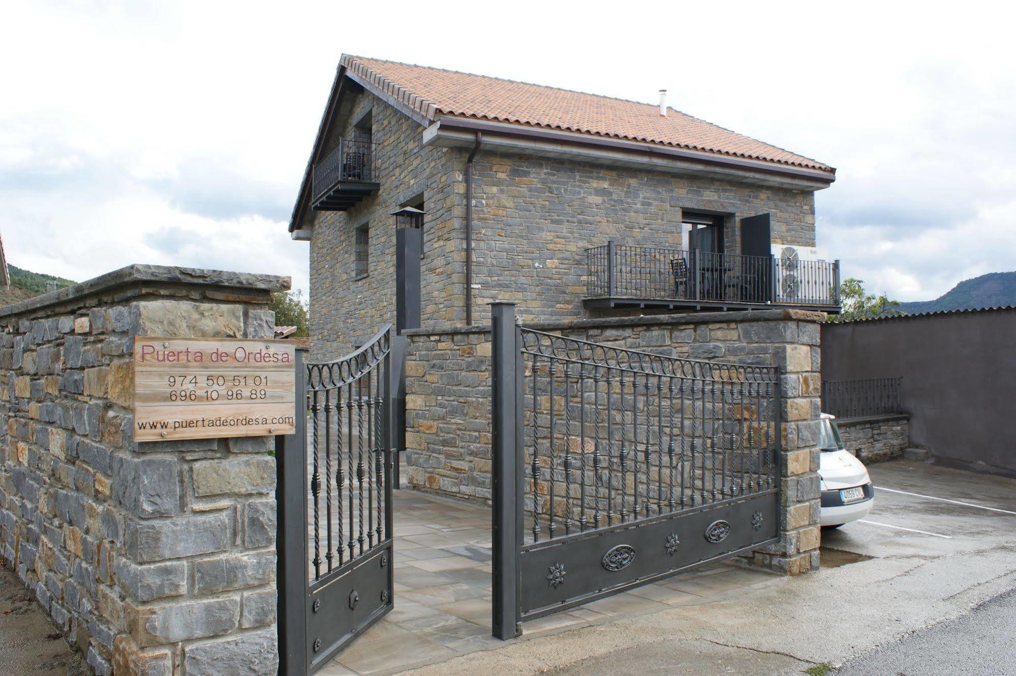 Puerta De Ordesa Garden Apartment Laspuna ภายนอก รูปภาพ